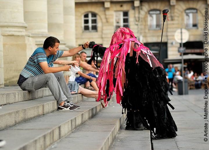 Déambulation/Performance dans les rues avec EXPOPAIX, dans le cadre de l’été Métropolitain de Bordeaux en 2014.